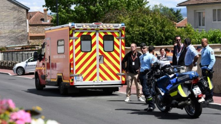 L'ambulance transportant, Chris Froome, quadruple vainqueur du Tour de France, victime d'une chute durant un entraînement  avant la 4e étape du Dauphiné, le 12 juin 2019