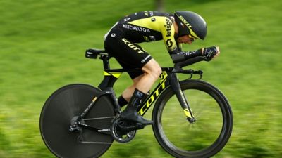 Le Britannique Adam Yates lors d'un contre-la-montre, le 19 mai 2019 au Giro Le Britannique Adam Yates lors d'un contre-la-montre, le 19 mai 2019 au Giro