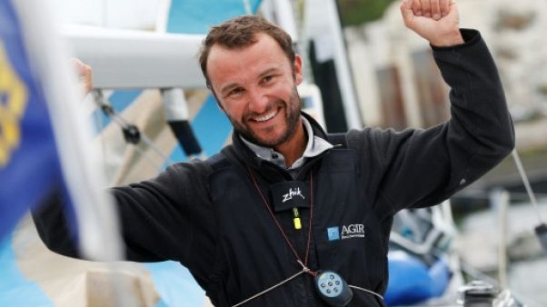 Le navigateur français Adrien Hardy, 2e de la Solitaire du Figaro, à son arrivée le 23 juin 2017 à Dieppe Le navigateur français Adrien Hardy, 2e de la Solitaire du Figaro, à son arrivée le 23 juin 2017 à Dieppe