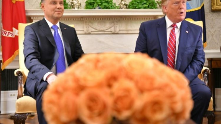 Le président américain Donald Trump reçoit son homologue polonais Andrzej Duda dans le Bureau ovale 