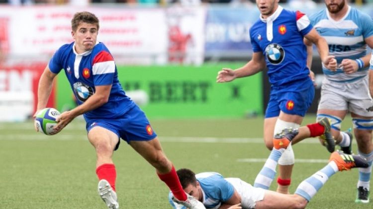 Le Français Louis Carbonel (g) lors du match contre l'Argentine au Mondial des moins de 20 ans, le 12 juin 2019 à Rosario (Argentine)