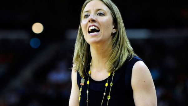 Lindsay Gottlieb, alors entraîneure des California Golden Bears, lors des demi-finales de Division I dames à La Nouvelle-Orléans, le 7 avril 2013 Lindsay Gottlieb, alors entraîneure des California Golden Bears, lors des demi-finales de Division I dames à La Nouvelle-Orléans, le 7 avril 2013