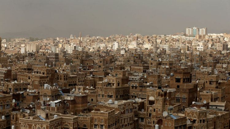 الحوثيون يشنون هجمات جديدة على مطار أبها السعودي