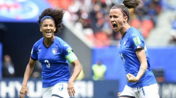 La milieu italienne Barbara Bonansea (d) auteure d'un doublé face à l'Australie lors du match de phase de groupes du Mondial, à Valenciennes, le 9 juin 2019 La milieu italienne Barbara Bonansea (d) auteure d'un doublé face à l'Australie lors du match de phase de groupes du Mondial, à Valenciennes, le 9 juin 2019
