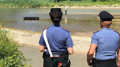 Cadavere trovato in fiume, indagini Cc Cadavere trovato in fiume, indagini Cc