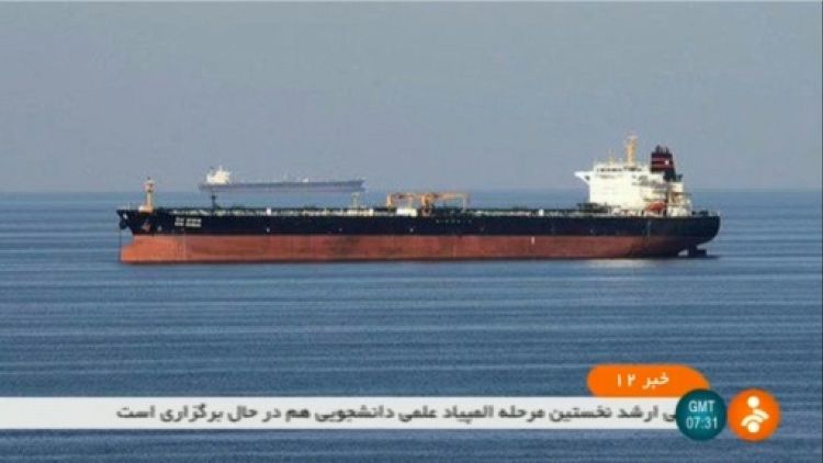 Capture d'image de la télévision iranienne IRNN le 13 juin 2019 montrant deux pétroliers, cible d'une attaque dans le Golfe d'Oman