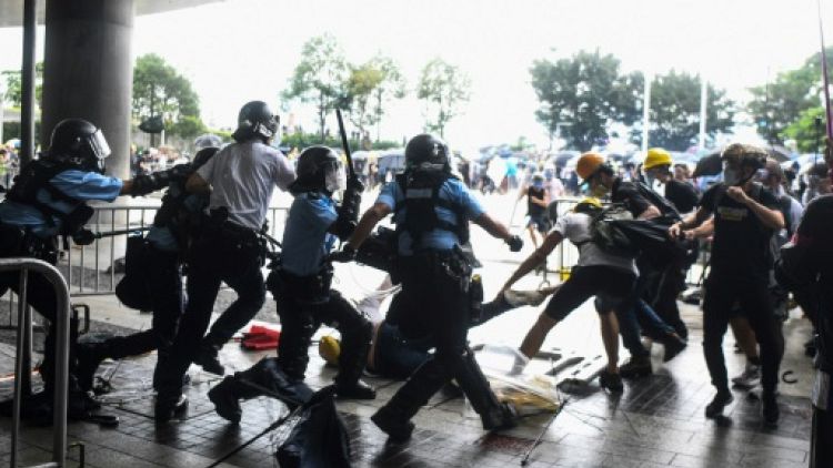 La police de Hong Kong a été accusée de brutalité après les violents affrontements du 12 juin 2019 