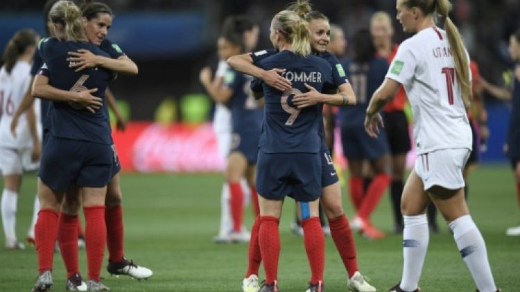 Mission accomplie pour les joueuses de l'équipe de France  victorieuses de la Norvège à Nice, le 12 juin 2019