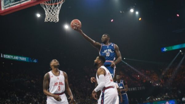 Yakuba Ouattara monte au panier lors du match des Etoiles entre les Français et les meilleurs étrangers de la ProA, le 29 décembre 2018 à Paris Yakuba Ouattara monte au panier lors du match des Etoiles entre les Français et les meilleurs étrangers de la ProA, le 29 décembre 2018 à Paris