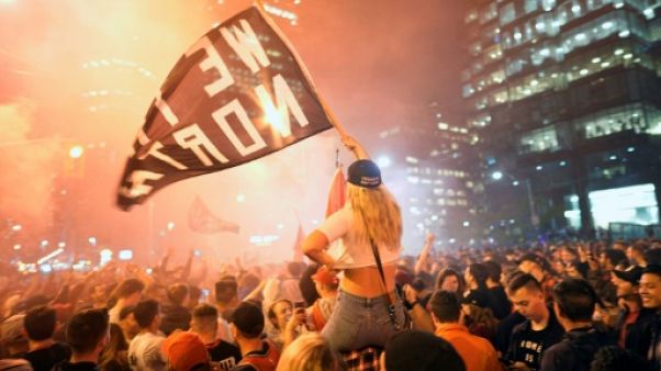 Les supporters des Toronto Raptors en liesse après leur victoire en finale NBA à Oakland, le 14 juin 2019 Les supporters des Toronto Raptors en liesse après leur victoire en finale NBA à Oakland, le 14 juin 2019