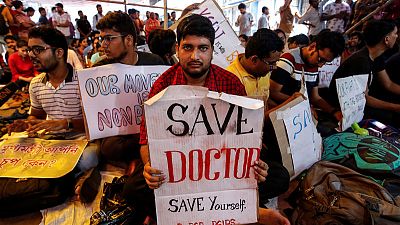 آلاف الأطباء ينظمون إضرابا في الهند للمطالبة بتحسين الأمن بعد هجوم