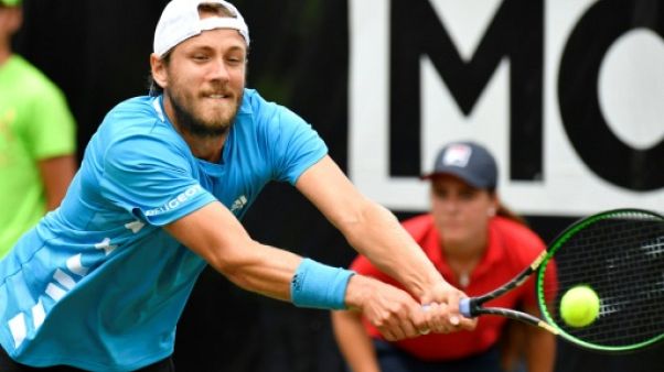 Lucas Pouille face à Jan-Lennard Struff sur le gazon de Stuttgart, le 14 juin 2019 Lucas Pouille face à Jan-Lennard Struff sur le gazon de Stuttgart, le 14 juin 2019