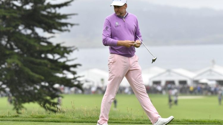 Poulter not so pretty in pink, makes snowman at U.S. Open