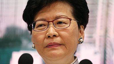 رئيسة هونج كونج التنفيذية تعلق قانون تسليم المتهمين للصين