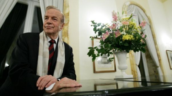 Le cinéaste italien Franco Zeffirelli le 24 novembre 2004 à Rome Le cinéaste italien Franco Zeffirelli le 24 novembre 2004 à Rome