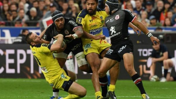 L'arrière Sud-Africain de Toulouse Cheslin Kolbe (d)lors de la victoire en finale de Top 14 au Stade de France le 15 juin 2019 L'arrière Sud-Africain de Toulouse Cheslin Kolbe (d)lors de la victoire en finale de Top 14 au Stade de France le 15 juin 2019