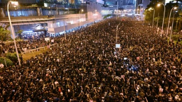 Des centaines de milliers de manifestants défilent à Hong Kong, le 16 juin 2019 Des centaines de milliers de manifestants défilent à Hong Kong, le 16 juin 2019