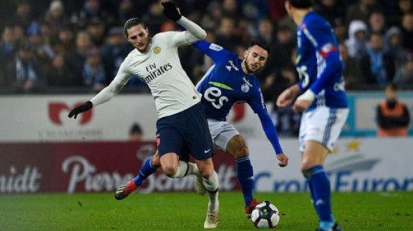 Le milieu du Paris-SG, Adrien Rabiot (g), lors du match de Ligue 1 face à Strasbourg, le 5 décembre 2019 Le milieu du Paris-SG, Adrien Rabiot (g), lors du match de Ligue 1 face à Strasbourg, le 5 décembre 2019