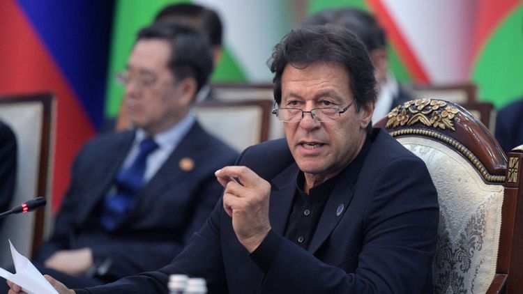 Cricket: Pakistan PM Khan tells players to beat India with mental strength