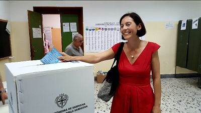 Ghirra (c.sinistra) vota a Cagliari Ghirra (c.sinistra) vota a Cagliari