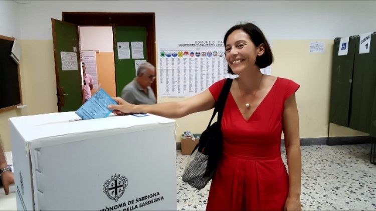 Ghirra (c.sinistra) vota a Cagliari