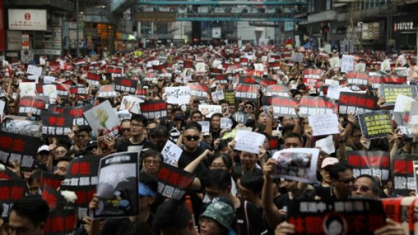 Manifestation monstre à Hong Kong le 16 juin 2019 pour exiger le retrait d'un projet de loi autorisant les extradictions vers la Chine Manifestation monstre à Hong Kong le 16 juin 2019 pour exiger le retrait d'un projet de loi autorisant les extradictions vers la Chine