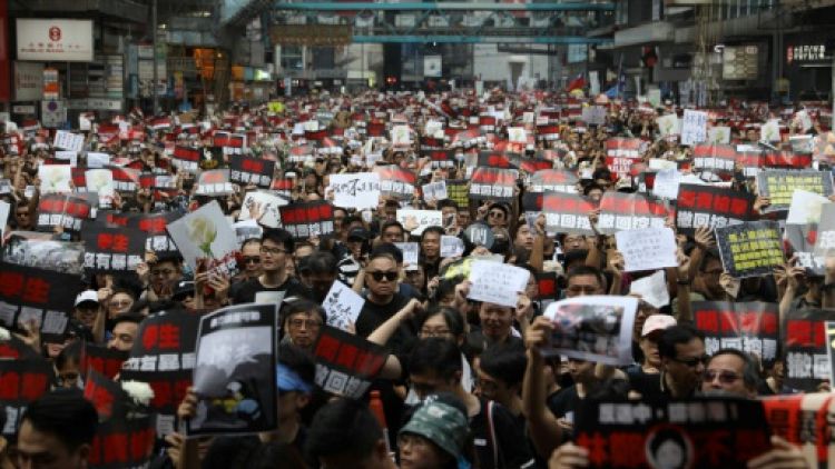 Manifestation monstre à Hong Kong le 16 juin 2019 pour exiger le retrait d'un projet de loi autorisant les extradictions vers la Chine