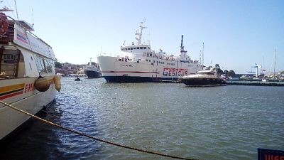Traghetto arenato a Ischia, nessun danno Traghetto arenato a Ischia, nessun danno