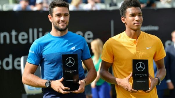 L'Italien Matteo Berrettini (g)vainqueur de la finale de Stuttgart en éliminant le Canadien Felix Auger-Aliassime le 16 juin 2019 L'Italien Matteo Berrettini (g)vainqueur de la finale de Stuttgart en éliminant le Canadien Felix Auger-Aliassime le 16 juin 2019