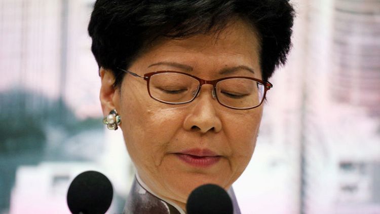 مسؤول: الصين لن تسمح لزعيمة هونج كونج بالتنحي رغم احتجاجات حاشدة