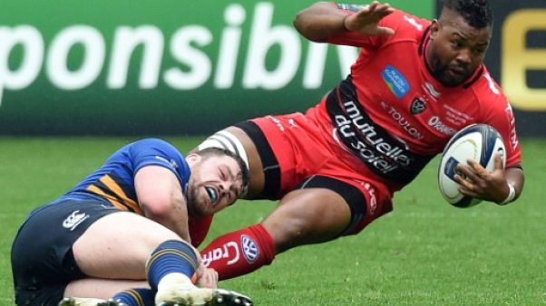 Steffon Elvis Armitage, alors sous le maillot du RC Toulon, taclé par un joueur du Leinster en Coupe d'Europe, le 15 avril 2015 à Marseille Steffon Elvis Armitage, alors sous le maillot du RC Toulon, taclé par un joueur du Leinster en Coupe d'Europe, le 15 avril 2015 à Marseille