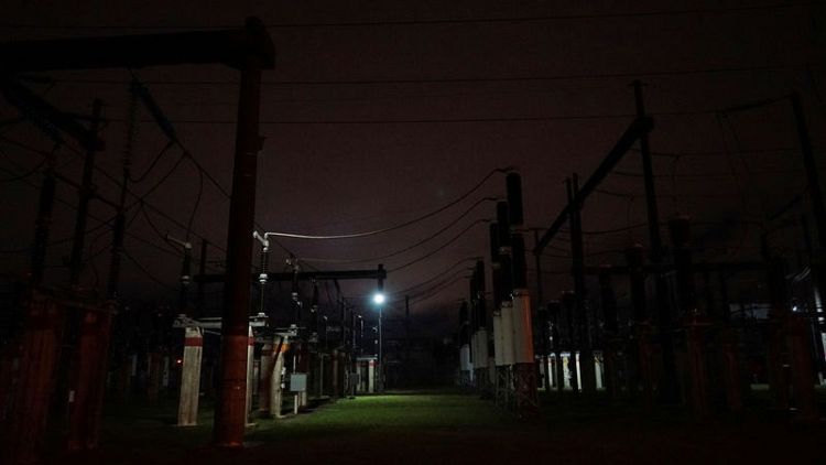 Lights back on, Argentine leaders still in dark over massive power cut