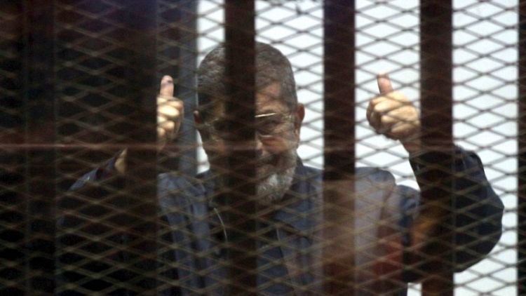 وفاة الرئيس المصري المعزول محمد مرسي أثناء المحاكمة