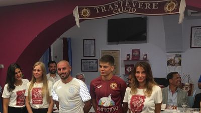 Totti:Trastevere,'torna a tuo primo club