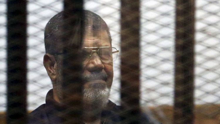 النيابة المصرية: مرسي سقط في القفص داخل المحكمة ولا آثار لإصابات