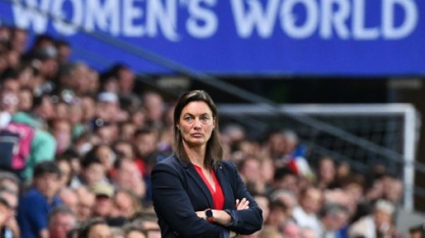 La sélectionneuse des Bleues Corinne Diacre suit le match de son équipe opposée au Nigeria à Rennes, le 17 juin 2019 La sélectionneuse des Bleues Corinne Diacre suit le match de son équipe opposée au Nigeria à Rennes, le 17 juin 2019