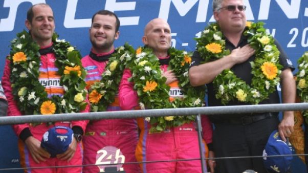 Le pilotes Ford GT#85 Jeroen Bleekemolen, Felipe Fraga et Ben Keating célèbrent sur le podium la victoire aux 24 Heures du Mans, avant leur disqualification, le 16 juin 2019. Le pilotes Ford GT#85 Jeroen Bleekemolen, Felipe Fraga et Ben Keating célèbrent sur le podium la victoire aux 24 Heures du Mans, avant leur disqualification, le 16 juin 2019.