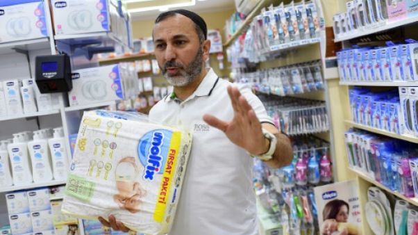 Hizir Albayrak dans un magasin d'articles pour bébé à Istanbul le 30 mai 2019 Hizir Albayrak dans un magasin d'articles pour bébé à Istanbul le 30 mai 2019