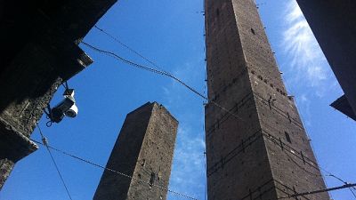 Anarchici su torre Asinelli, due denunce Anarchici su torre Asinelli, due denunce