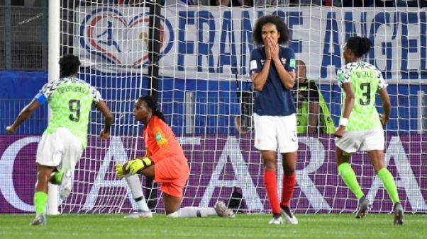 La capitaine des Bleues Wendie Renard après avoir manqué un penalty, contre le Nigeria à Rennes, le 17 juin 2019 La capitaine des Bleues Wendie Renard après avoir manqué un penalty, contre le Nigeria à Rennes, le 17 juin 2019