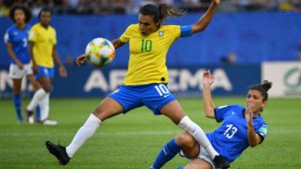 Foot: la Brésilienne Marta s'empare du record absolu de buts en Coupe du monde Foot: la Brésilienne Marta s'empare du record absolu de buts en Coupe du monde