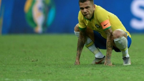 Dani Alves, le capitaine du Brésil, dépité par le 0-0 de son équipe face au Venezuela, le 18 juin 2019 à Salvador (Brésil) Dani Alves, le capitaine du Brésil, dépité par le 0-0 de son équipe face au Venezuela, le 18 juin 2019 à Salvador (Brésil)
