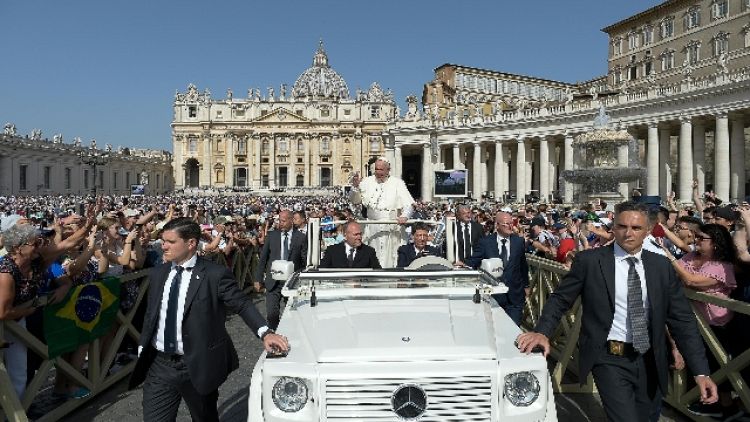 Papa: Dio aiuta Chiesa, oltre scandali