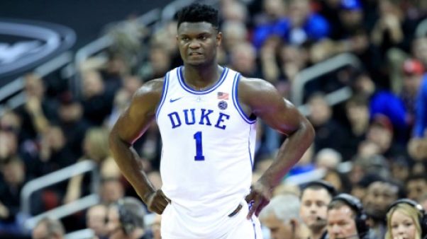 Zion Williamson, alors ailier des Duke Blue Devils, face aux Louisville Cardinals en NCAA, le 12 février 2019 à Louisville Zion Williamson, alors ailier des Duke Blue Devils, face aux Louisville Cardinals en NCAA, le 12 février 2019 à Louisville