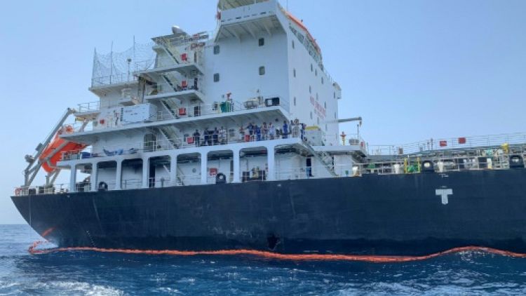 Photo du tanker japonais Kokuka Courageous, prise lors d'un tour organisé par la Marine américaine (NAVCENT) le 19 juin 2019