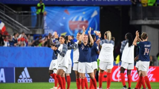 Les Bleues à l'issue de leur victoire face aux Nigérianes lors du match de phase de groupes du Mondial, à Rennes, le 17 juin 2019 Les Bleues à l'issue de leur victoire face aux Nigérianes lors du match de phase de groupes du Mondial, à Rennes, le 17 juin 2019