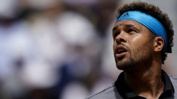 Jo-Wilfried Tsonga lors du 2e tour de Roland-Garros face au Japonais Kei Nishikori, le 29 mai 2019 Jo-Wilfried Tsonga lors du 2e tour de Roland-Garros face au Japonais Kei Nishikori, le 29 mai 2019