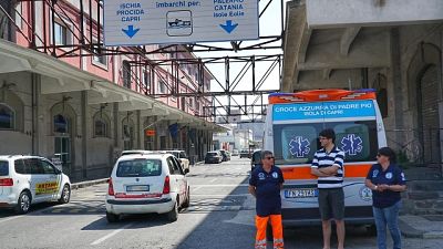 No ambulanza, paziente Capri su sedia No ambulanza, paziente Capri su sedia