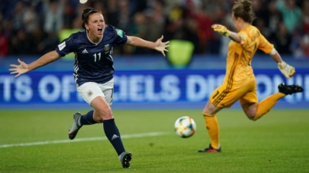 L'Argentine Florencia Bonsegundo marque sur penalty contre l'Ecosse au Mondial féminin, le 19 juin 2019 au Parc des Princes L'Argentine Florencia Bonsegundo marque sur penalty contre l'Ecosse au Mondial féminin, le 19 juin 2019 au Parc des Princes