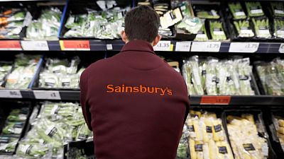 Online and discounters to drive 12.5% growth in UK grocery by 2024 Online and discounters to drive 12.5% growth in UK grocery by 2024